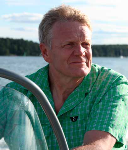 Varsinais-Suomen työpaikkaohjaajakoulutuksen grand old man Jarmo Linkosaari Tuttu näky Viking Linen termimaalissa perjantaiaamuisin on työssäoppimisen ja ammatillisen koulutuksen väsymätön
