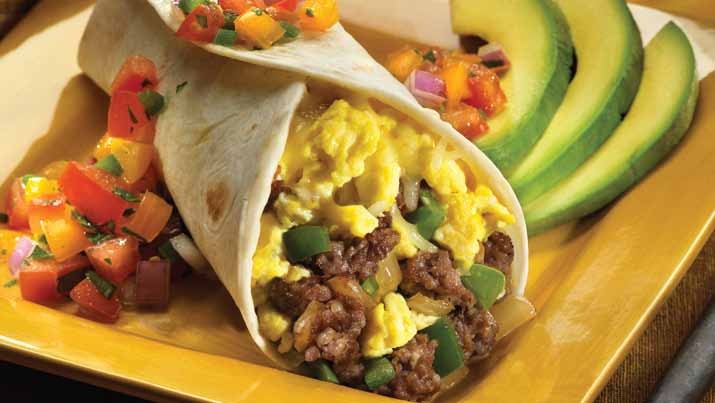 5. päivä Munakasburrito 1 rkl sipulisilppua tai vihreää chiliä 1 kananmuna 1 kalkkunanakki 1 keskikokoineni täysjyvätortilla Pippuria maun mukaan Valkosipulia, parsakaalia ja kanaa 1 hienonnettu