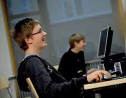 Itseisarvoa tavoitellaan sen itsensä takia, välinearvoa välivaiheena itseisarvoon. Itseisarvoja ovat sellaiset asiat kuin oikeudenmukaisuus, tasa-arvo ja terveys.