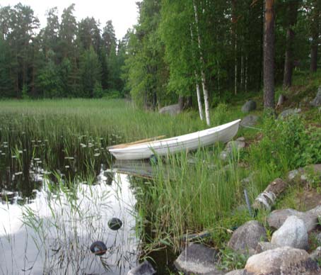 Liite 1 MEIDÄN PERHELEIRIMME Tämä tarina täydennetään osanottajien ehdottamilla adjektiiveilla. Jokainen sanoo vuorollaan jonkun adjektiivin. Lopuksi tarina luetaan kaikille ääneen.