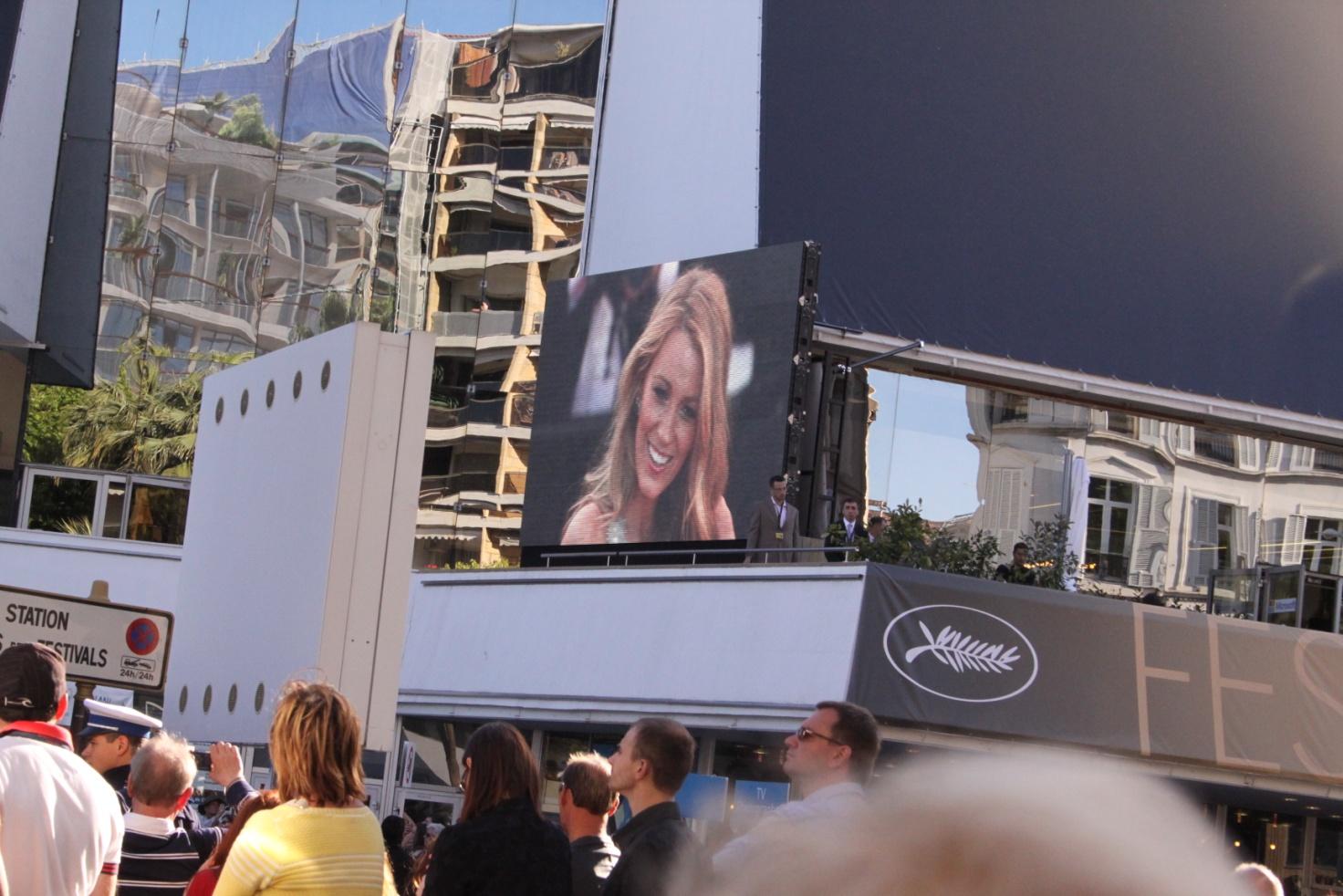 Oli Cannesin elokuvafestivaalit ja nähtiin Blake Lively (Gossip Girlistä) punaisella matolla ja Harry Pottereista Matohännän