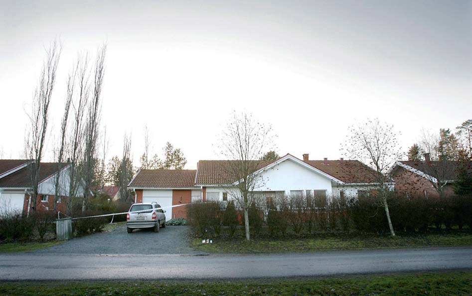 J u h a S i n i s a l o Omakotitalossa Ulvilassa asui onnellinen perhe. Omakotitalossa asuneessa perheessä oli suuria ongelmia. Marraskuun viimeinen päivä vuonna 2006 ei ollut mikään suuri uutispäivä.