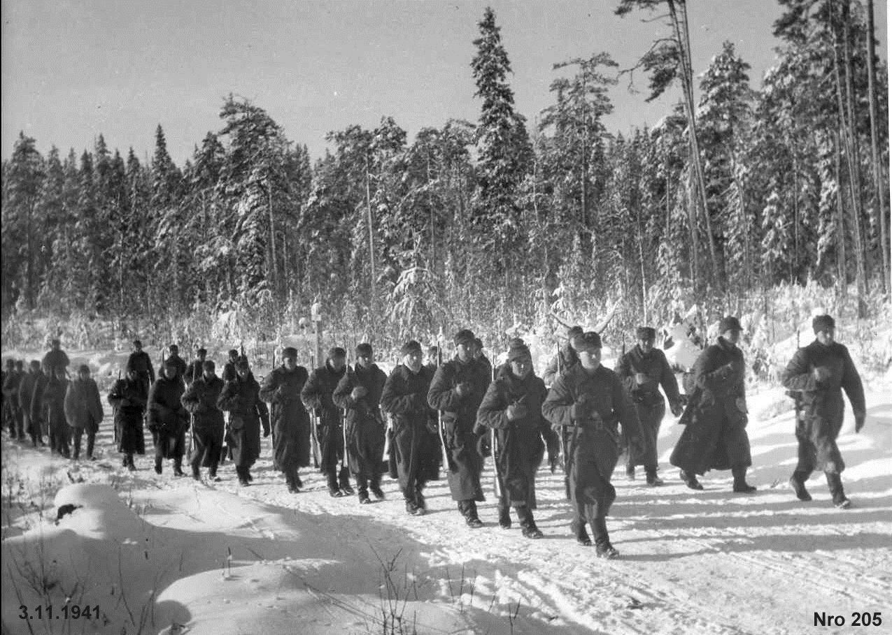 Kontiovaara 11. K marssilla Tsopinaa kohti. Kompp.