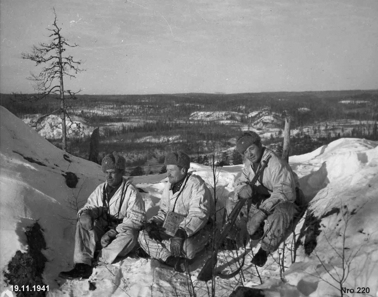 Kolijärvi Aurinko luo sentään lämpöään Kolijärvenkin kolkkoon ja koleaan maastoon. Vasemmalta.