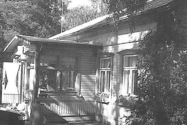 6. Kouluolot Nissbackan talo Nissbackan talon maiden jaon jälkeen n. 1910 Nissbackan talossa toimi jonkin aikaa koulu, jossa oppilaiden vanhemmat kustansivat opettajan palkan.