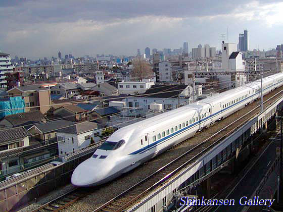 CASE: Mobiilijunalippu Tokio-Osakan välinen junayhteys on Japanin vilkkain. Linjaa operoi Tokion pörssissä noteerattu JR Central rautatieyhtiö.