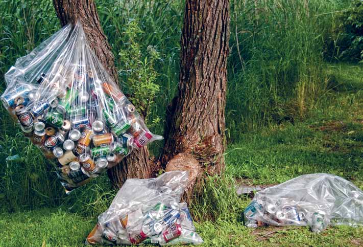 on alaikäisille kiellettyä, mutta valvotaanko sitä riittävästi? Vanhemmista huomattavan suuri osa ostaa alaikäiselle alkoholia, vaikka terveysvaikutuksista ja ikärajoista tiedotetaan jatkuvasti.