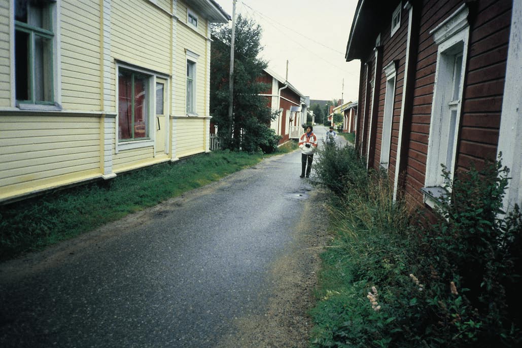 ritningarna till ett egnahemshus kräver. Husfabrikernas produktion visar emellertid lovande tecken på standardmodeller där man satsat på högklassig yrkeskunskap.