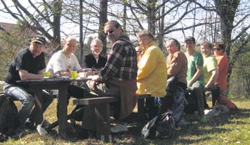 Kylänraitti 2/2011 AJASSA 3 Veikkolan kyläyhdistys 60 vuotta Eteläisen Kirkkonummen ja Porkkalan luovutus Neuvostoliiton sotilastukikohdaksi oli hajottanut ihmiset asuinsijoiltaan.