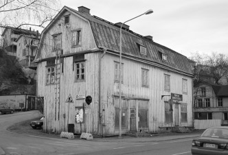 Kierrätyskeskuksen talon kohtalo yhä avoin Kirjastotalossa tarjolla kirjoja, koneita ja töitä Ilpo Mikkonen Kierrätyskeskuksen talon kehikko uhkaa vajota, mutta tämä on estettävissä.