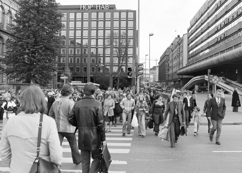 KESKEISET MUUTOKSET Rakennuksen sisätiloissa on tehty useita muutoksia vuosikymmenten aikana. Vuosina 1978 1979 rakennus yhdistettiin toisesta kerroksesta (nyk. 1,5.