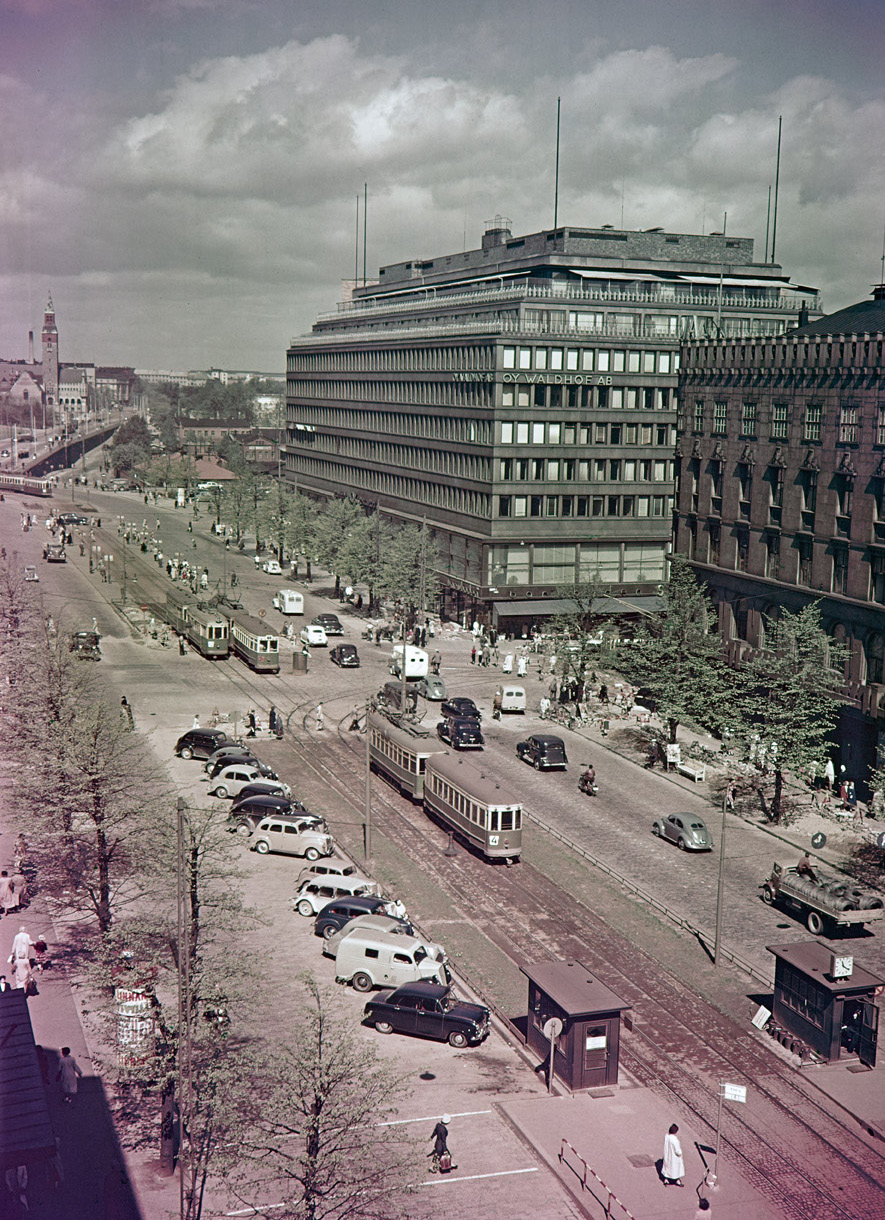 224 JULKISIVU MANNERHEIMINTIELLE. RVVA. HOTELLI MARSKI KUVATTUNA VALMISTUMISENSA JÄLKEEN.