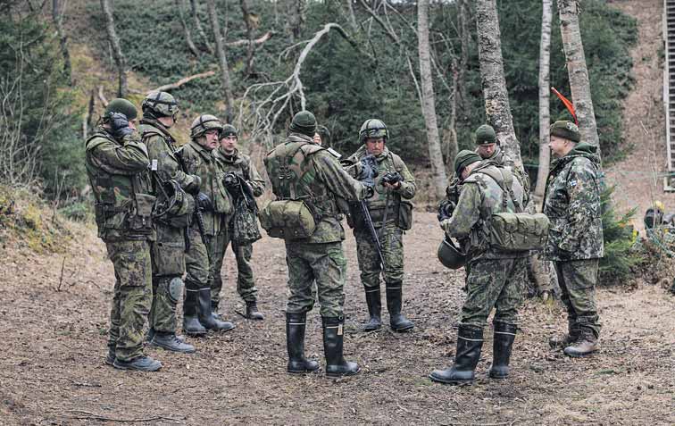 4 uutiset ruotuväki 17/2014 lyhyesti Puolustusvoimat vahvistaa verkkopuolustusta Puolustusvoimat perustaa ensi vuoden alussa uuden kybersotaan erikoistuneen yksikön.