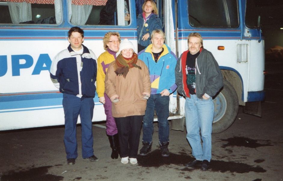 että pystyisinkö itse puhumaan edes viittätoista minuuttia. Tuskin, ehkä nippa nappa 5 minuuttia. Lopulta päädyin siinä mietinnässäni 7:ään ja puoleen minuuttiin.