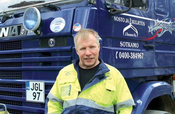 Jari on ollut jo useaan otteeseen SKAL Oulun lääni ry:n hallituksen varsinaisena ja varajäsenenä, joten yhdistyksen toiminta ja hallitustyöskentely on tullut Jarille tutuksi jo vuosien varrella.