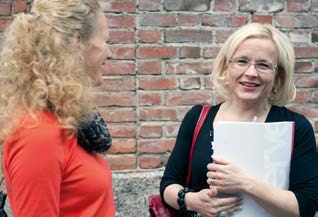 Muun muassa uudistetun työaikalain vaikutukset puhuttivat kehityspäällikkö Leena Sankilampea (oik.