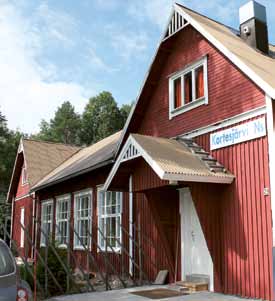 Salonkylän nuorisoseura KAUSTINEN Salonkyläntie, Kaustinen Kahen akan loukussa Salonkylän Nuorisoseura esittää Heikki Luoman kirjoittaman näytelmän Kahen akan loukussa. Ensi-ilta 28.6 klo 19.