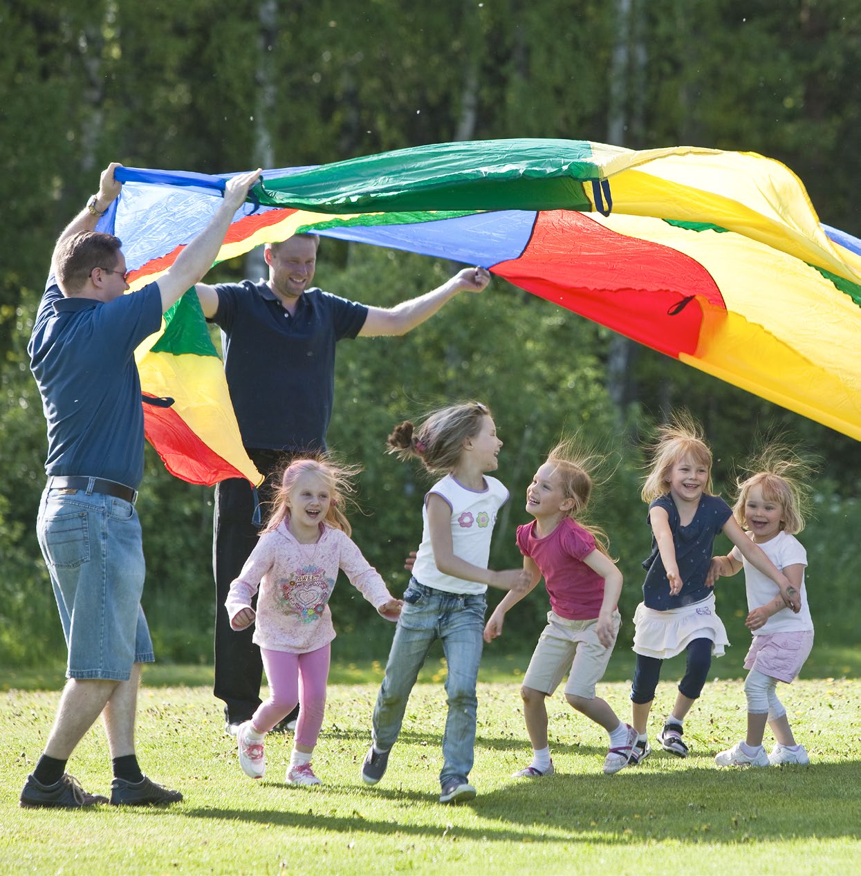 1. Golf harrastuksena 1. GOLF HARRASTUKSENA Golf on usein koko perheen yhteinen harrastus, mutta enenevässä määrin lapset ja nuoret innostuvat lajista myös ilman vanhempiaan.