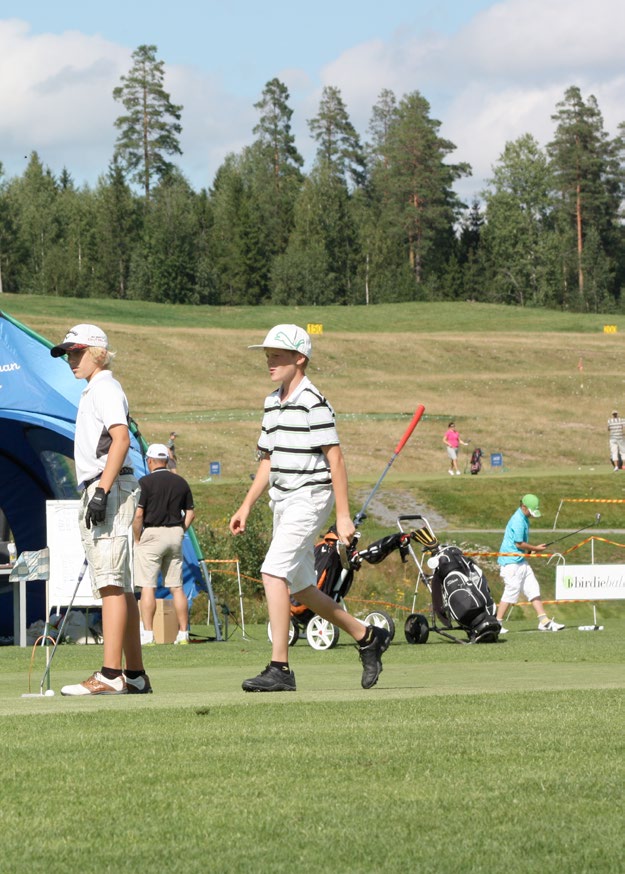 Täydellisen swingin tavoittelu johtaa täydellisen swingin tavoitteluun, ei osaamiseen itse pelissä.