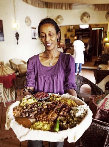 Toiseksi Mesob (Via Prenestina 118) on yksinkertaisesti erinomainen etiopialainen, jonka omistaja Kuki Tadese on valloittava persoona.