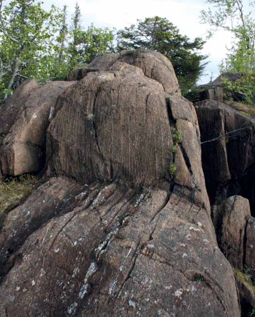 3 Mitä tehdä 15/18 Talvi Kuva: Saara Airaksinen Hiihto Ei ole ollenkaan liioiteltua kutsua Syötteen aluetta murtomaahiihtäjän paratiisiksi. Vaaraseutu on Suomen lumisinta aluetta.