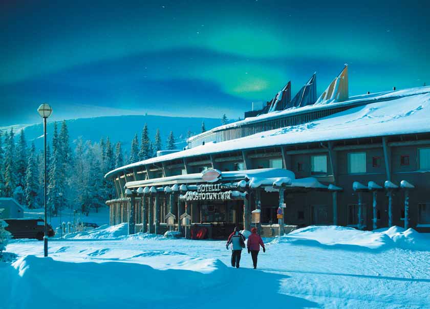 KODIKKAASTI KELOKYLÄSSÄ LUOSTO Lapland Hotel Luostotunturi Luoston kelokylässä tarjoaa luonnon rauhaa ja aktiviteetteja mielesi mukaan. Täällä tunturimaisemia kehystävät satoja vuosia vanhat metsät.