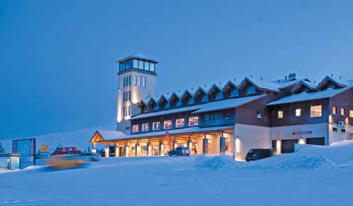 YLLÄS Suomen suurimman hiihtokeskuksen, Ylläksen, rinteiltä avautuu upeat näkymät muille Pallas-Ylläs kansallispuiston jylhille tuntureille.