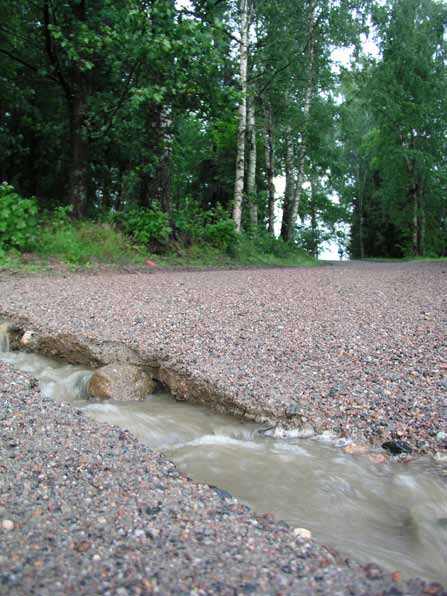 muihin toimijoihin (armeija, urakoitsijat ja tavarantoimittajat), joilta kalustoa on saatavissa.