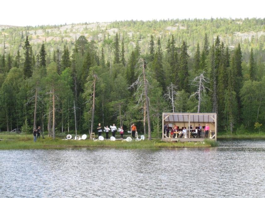 Yleisö arvostaa myös rockfestivaalien järjestämistä luonnonläheisillä paikoilla, ja Midnight Sun Film Festivalin osalta Lapin yötön yö herättää ihastusta.