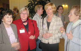 Vasemmalta Anne Reiman, Veli-Jukka Anttila, Arto Rantala ja TYKSn hygieniahoitaja Marianne Routamaa (ex sihteeri). Kuva 6.