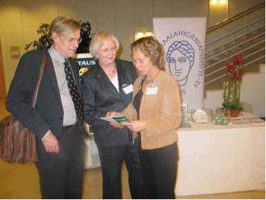 Kuva 9. Suomalaisia osanottajia 4. kansainvälisessä sairaalahygieniakongressissa Atlantassa USAssa vuonna 2000.