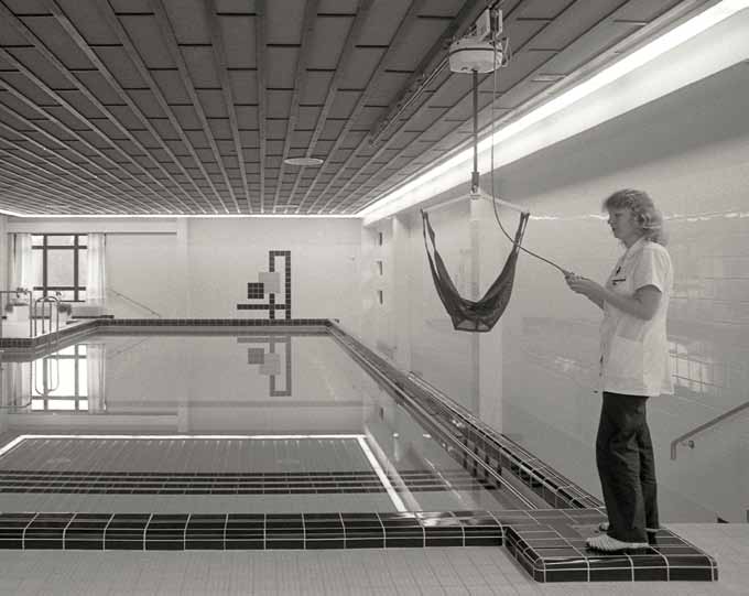 Vaajasalon sairaalassa avattiin vuonna 1986 uusi Terapiatalo, jossa oli yksi Suomen parhaimmista potilaille tarkoitetuista uima-altaista.