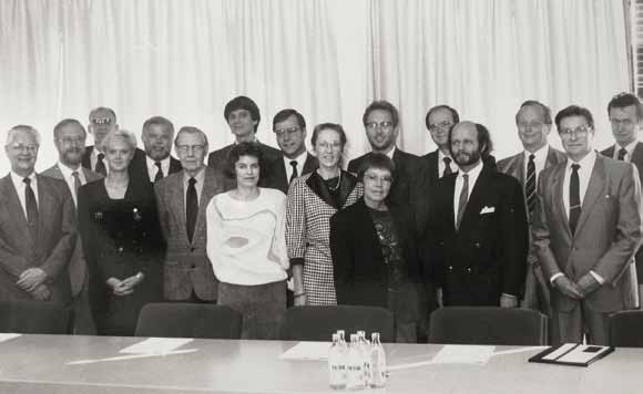 Terveet Aivot projektin johto- ja seurantaryhmän kokous 10.9.1990. ratkaisemiseksi tarvitaan neurologiaa laajempaa yhteistyötä ja tutkimusrahoitusta.