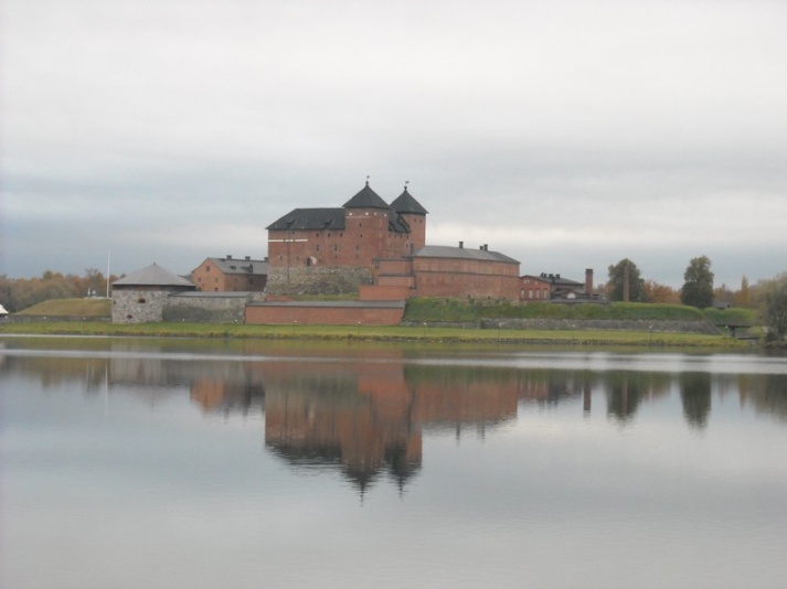 2.3. Vanhat linnat Suomen kartalla Tehtävä 3 Tutki kuvia linnoista.