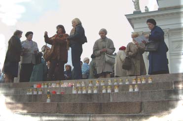 Kynttiläjuhla Stalinin vainouhrien muistoksi Helsingin Tuomiokirkossa 7.10.