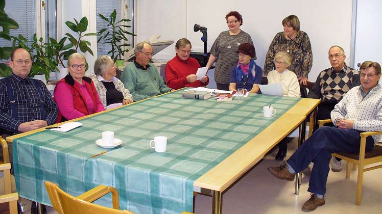 Pölijäke Holovisa ei kauvon ootatuta ku tillaus tullee oorninkisa etteen iliman turhia keekoiluja. Jussi o aika kilimu, sillei sopevasti syntymäpölijä.