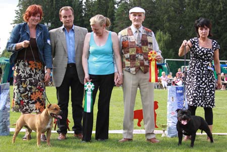 ROP-kasvattaja) Les Aspin, Iso-Britannia (nartut 90, ROP, ROP-veteraani) V. Haarala oik.