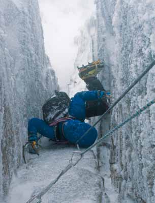 Coire An T-Sneachdan ja Coire An Lochainin kattilalaaksoihin matkaa on noin 1 1,5 tuntia Aviemoren hiihtokeskuksen pysäköintialueelta.