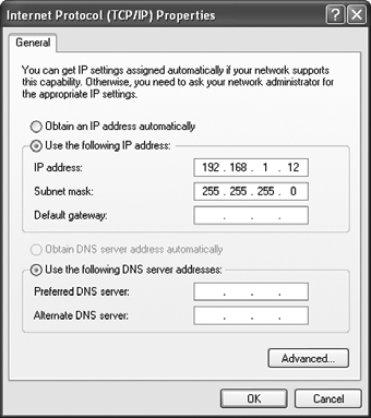 Valitse Properties (ominaisuudet) painamalla hiiren kakkospainiketta. c. Valitse Internet Protocol (TCP/IP) ja valitse sitten ominaisuudet -painike.