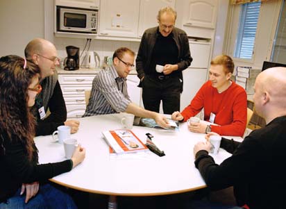 .. 8 Vesa Harmaakorpi:Mitä on insinöörin innovaatioasiantuntemus? Puheenjohtajan palsta... 9 Jatkuva epävarmuus heikentää tulosta Edunvalvontaa.