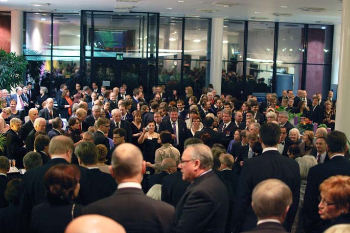 Yhdistyksessä on oltu huolissaan insinöörikoulutuksen kehittymisestä. Siksi Helsingin Insinöörit aloitti kaksi vuotta sitten Projektin 2012.