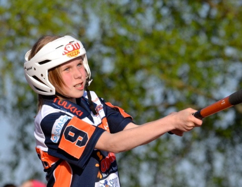 Selkeä voitto Loimaasta Keskiviikkona Kaman E01-tyttöjen vieraaksi saapui uusi tuttavuus, Loimaan Pallon E-tytöt.