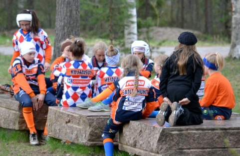 Toisen jakson kaksi ensimmäistä vuoropariakin oli Kaman tyttöjen ja Kokemäki pidettiin lähes nollilla aina viimeiseen lyöntivuoroon asti.