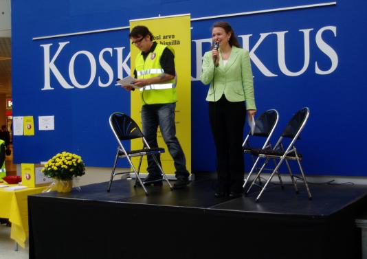 Hissikampanjan aloitustilaisuuden avasi apulaispormestari Anna-Kaisa Ikonen ja