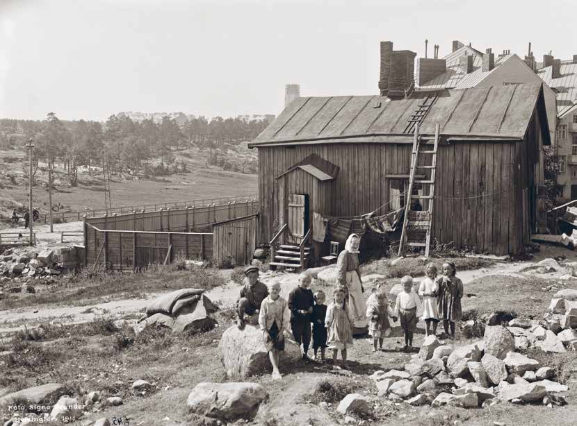 Tämä vaatimaton mutta kansoitettu mökki on Pitkänsillan takaa