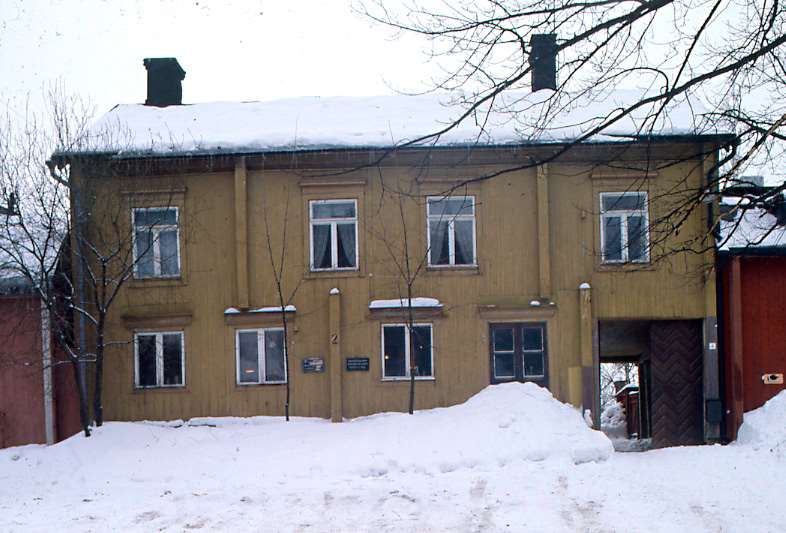 Orraeuksen talo on kirkon