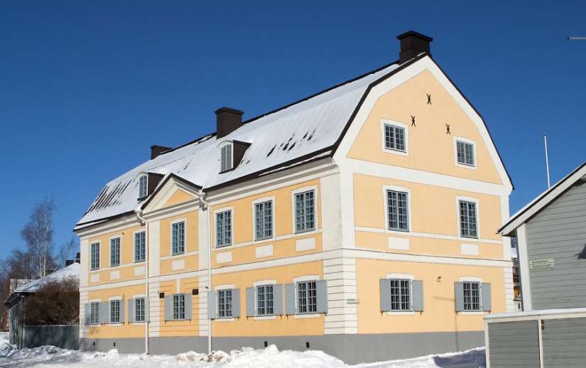 Nykyään rakennus on Porvoon tuomiokapituli, jossa Porvoon piispalla on työhuone.
