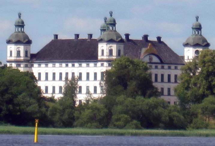 Skoklosterin linna on kuulunut Wrangel-, Brahe- ja von Essen-suvuille. Nyt se on museo; linnan vierassatama on viimeisen omistajaperheen pojan hallussa.