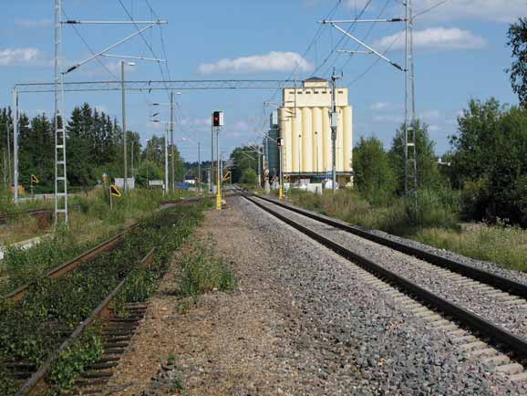 Kyrö, Pöytyä käytössä (tavaraliikenne) (Mellilä) ~219+600 Kyrö 232+875 (Aura) ~244+400 Rooli Loimaa-Turku -rataosalla Tavaraliikenteen käyttämä liikennepaikka Kyrön taajamassa.