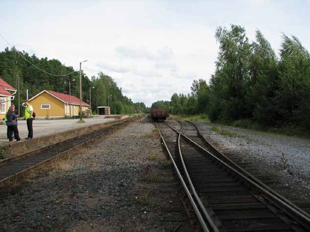 Uusikaupunki, Uusikaupunki käytössä (tavaraliikenne) (Vinkkilä) ~244+150 Uusikaupunki 264+795 (Kalaranta) ~265+750 Rooli Tku-Ukp radalla Palvelee Hakametsän ja Salmen asuntoalueita, Uudenkaupungin